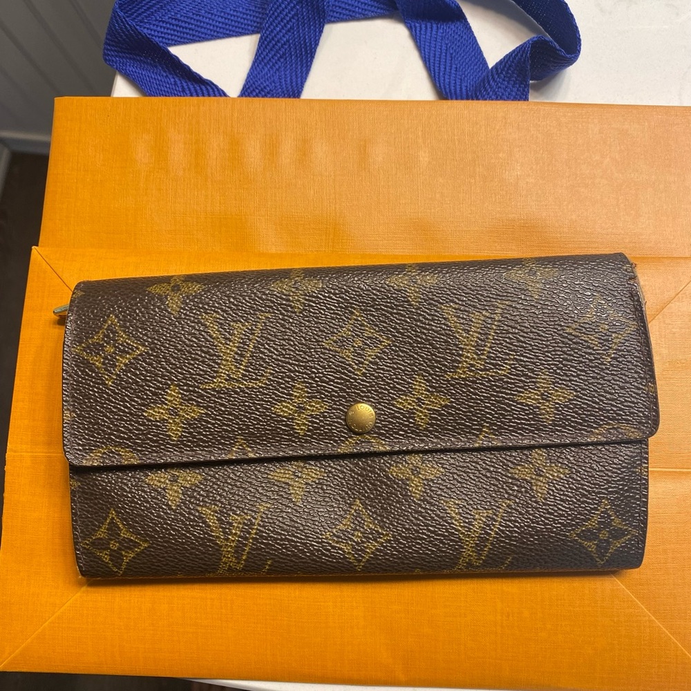 Louis Vuitton Monogram Sarah Wallet